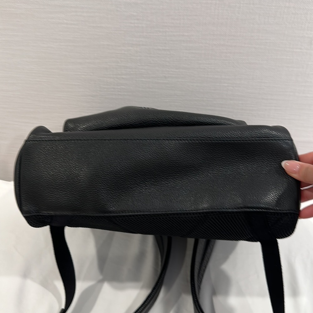 Gucci Calfskin Logo Day Backpack - Picture 3 of 6